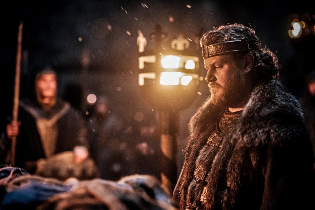 König Gunter (Dominic Marcus Singer).