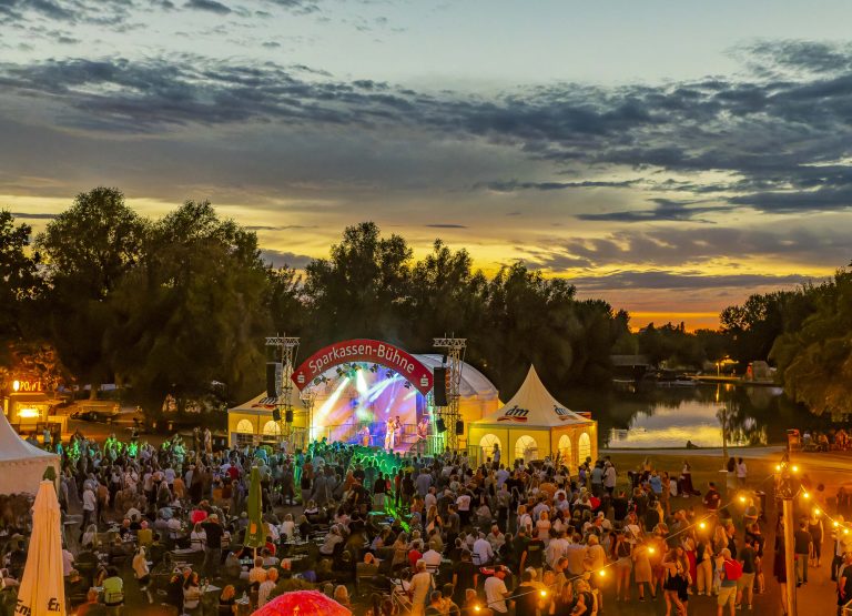 DAS FEST Karlsruhe 2024: Letzte Tickets für Sonntag – Karlsruhe im Feiermodus!