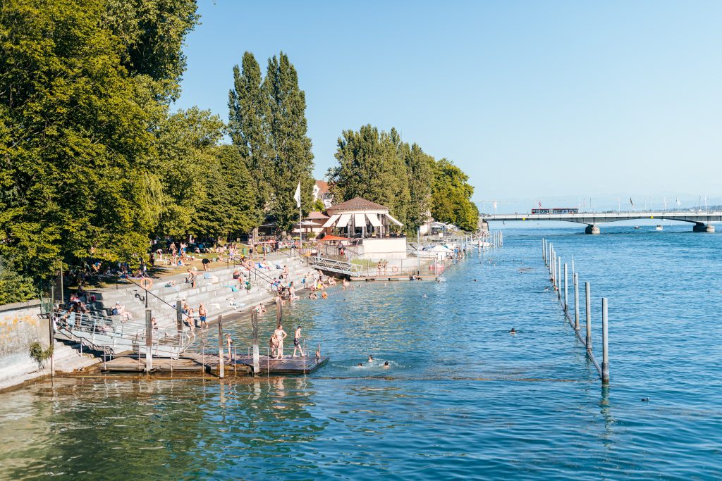 Rheinstrandbad - Citynah planschen mit Extra-Kick