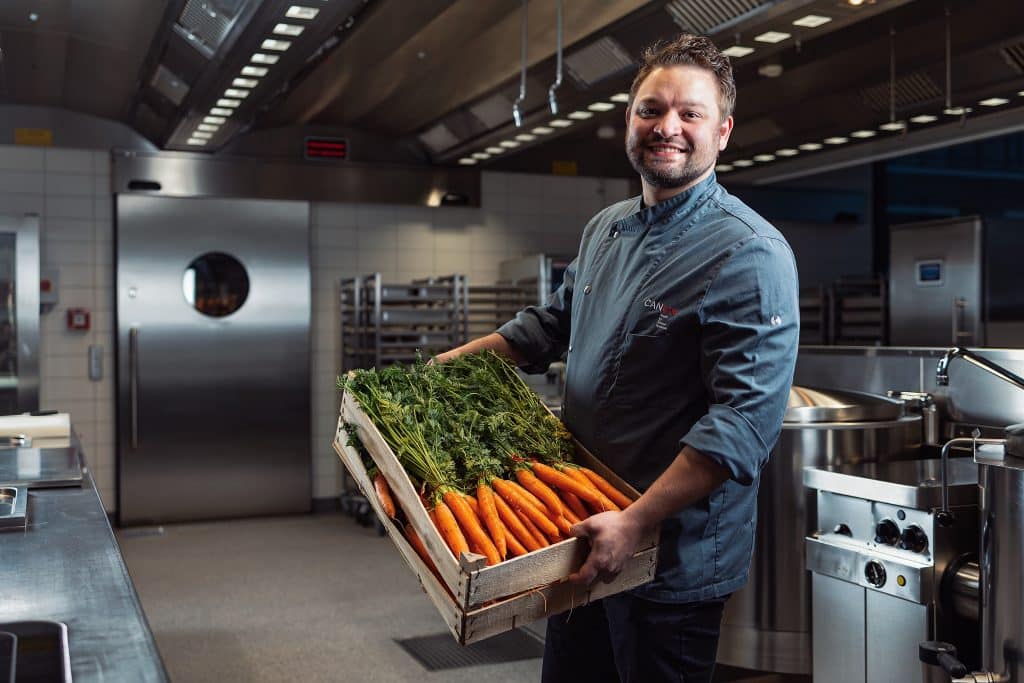 Bei Küchenchef Marcus Schmuck gibt nur frische Zutaten.
