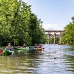Suchspiel auf dem Wasser: Öko-Kajaks –Familienabenteuer und Umweltschutz auf Stuttgarts Gewässern Suchspiel auf dem Wasser: Öko-Kajaks –Familienabenteuer und Umweltschutz auf Stuttgarts Gewässern