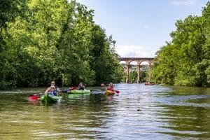 Wasserspaß haben und dabei Gutes tun: Die "ÖkoKajaks" des Verleihers "Die Zugvögel" machen es möglich; (c) TMBW / Gregor Lengler