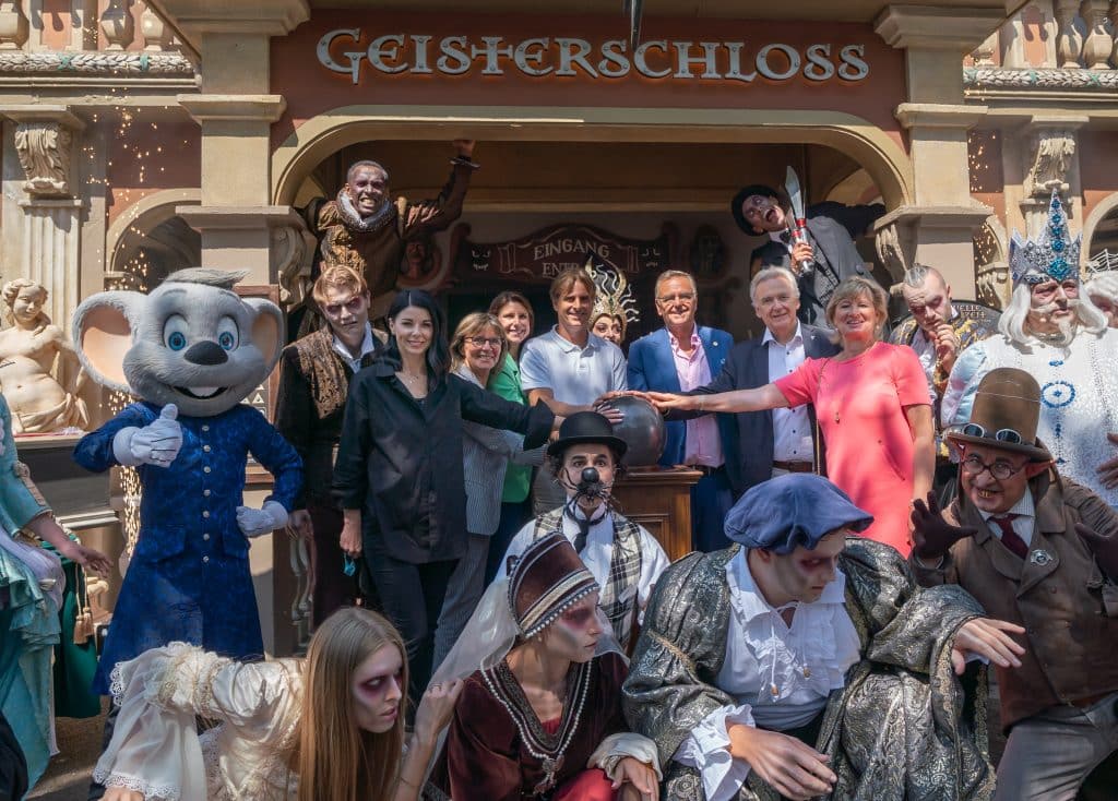Europa-Park: Rückkehr der Kult-Attraktion – „Geisterschloss“ kehrt als „Castello dei Medici“ im zurück 1 Familie Mack eröffnet das „Castello dei Medici“