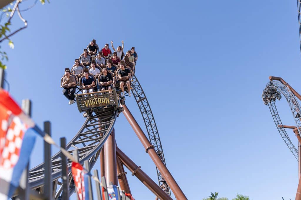 Gardisten tauschen Hellebarde gegen Achterbahn: Päpstliche Schweizergarde im Adrenalinrausch im Europa-Park