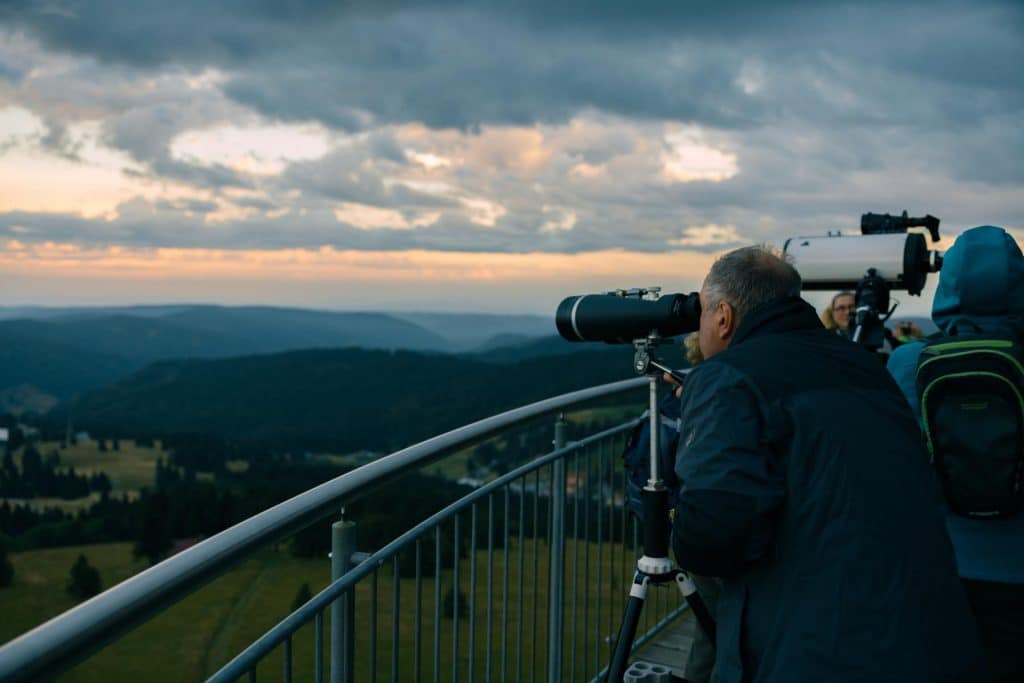 Sternkundige der Sternfreunde Breisgau stehen mit Rat, Tat und Teleskopen bereit, um sicherzustellen, dass keine Sternschnuppe unbemerkt bleibt.
