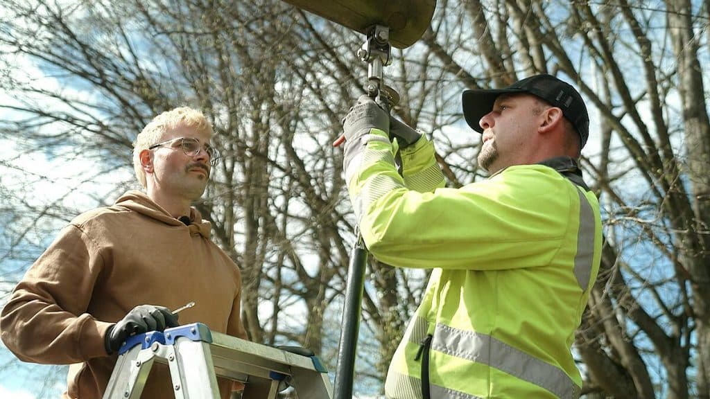 „Undercover Boss“ bei RTL: Pforzheimer Oberbürgermeister bei TV-Show – vom Rathauschef zum Mülldetektiv!