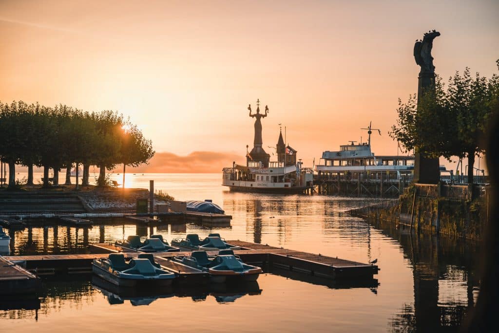 Einzigartig und Provokativ: Ein Denkmal für das älteste Gewerbe in der größten Stadt am Bodensee