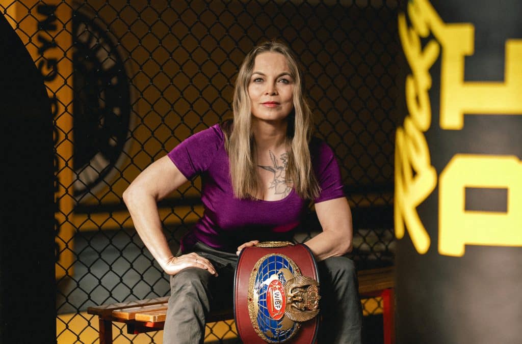 TV-Tipp: Regina Halmich in „Back to the Roots“ – Karlsruher Boxlegende enthüllt ihre Wurzeln in emotionaler TV-Doku