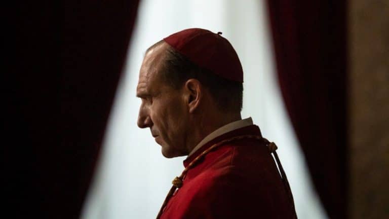 Spannung im Vatikan: „Konklave“ bringt Machtkampf um Papstwahl ab 21. November 2024 ins Kino
