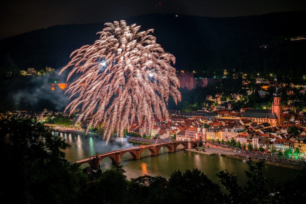 Lichterzauber über Heidelberg: Die 2. Schlossbeleuchtung am 7. September 2024 2 Heidelberger Schlossbeleuchtung 2018: Atemberaubendes Panorama mit erleuchteter Altstadt und spektakulärem Feuerwerk