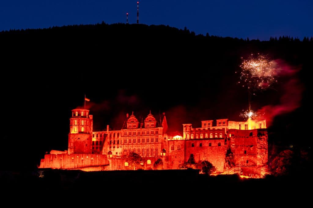 Magischer Sommerabend in Heidelberg: Schlossbeleuchtung 2025 – Termine, Tipps & Geschichte HD Schlossbeleuchtung 040622 3598 large