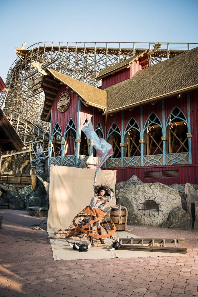 Bilder voller Farbe, Bewegung und Phantasie: Fotografie-Ausstellung „Artists“ im Europa-Park 2 Fotografien von Künstlern des Europa-Park