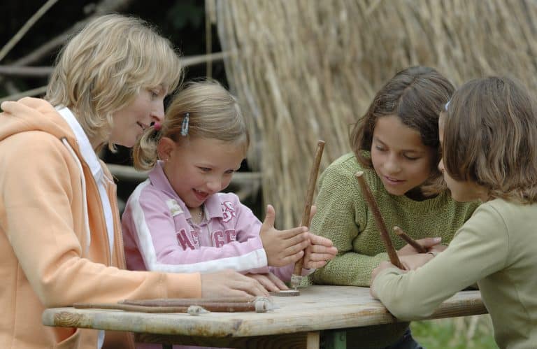 Kinderferienprogramm in den Pfahlbauten Unteruhldingen: Ein Abenteuer in die Stein- und Bronzezeit