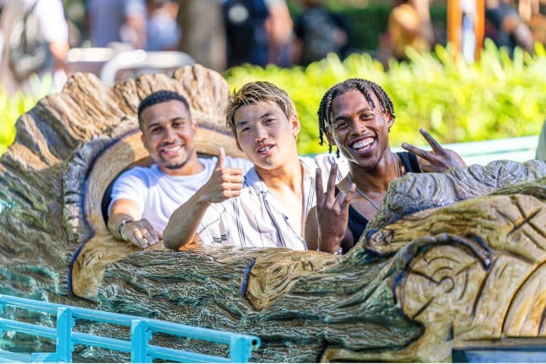 Adrenalinkick und Abkühlung: SC Freiburg-Spieler verbringen trainingsfreien Tag im Europa-Park