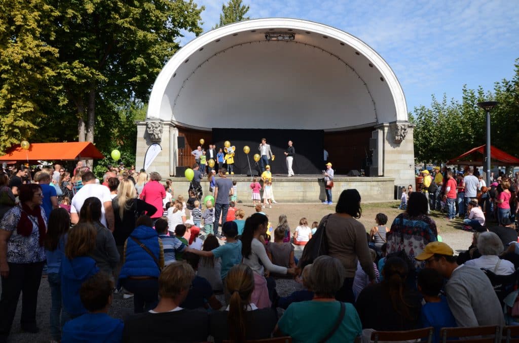 Grenzenloser Spaß am Bodensee: Kinderfest Konstanz/Kreuzlingen lockt im September mit Action und Abenteuer konstanz kinderfest stadtgarten konzertmuschel 01 copyright mtk marion baumeister