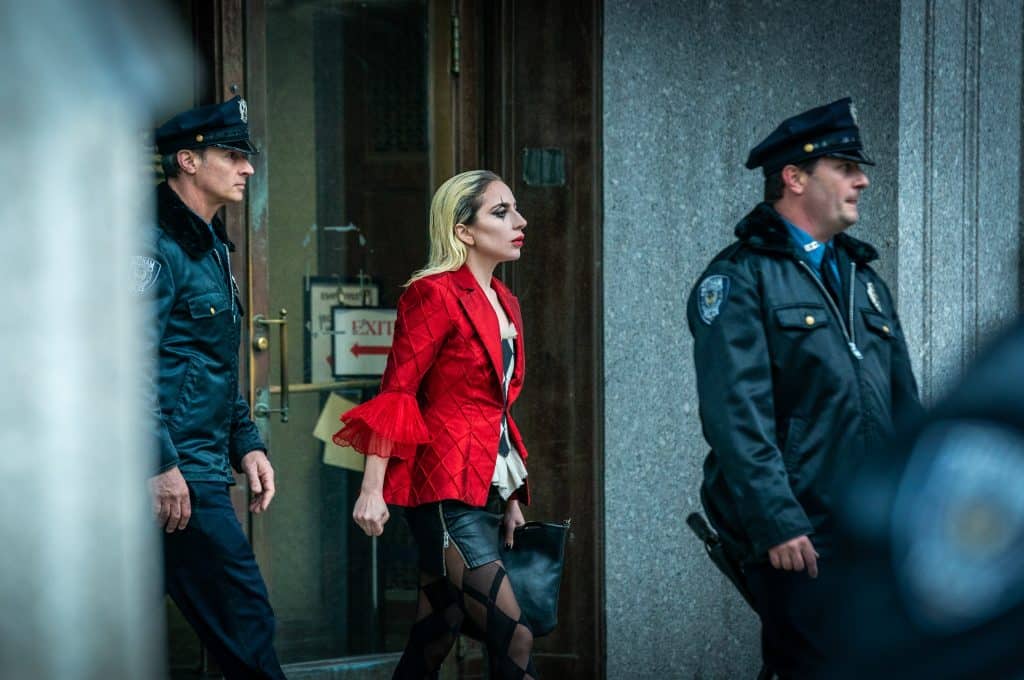 Mit großer Spannung und Vorfreude blicken Kinofans weltweit auf den 3. Oktober 2024. An diesem Tag kehrt eine der faszinierendsten und gleichzeitig verstörendsten Figuren der Filmgeschichte auf die große Leinwand zurück: der Joker. „Joker: Folie À Deux“, die mit Spannung erwartete Fortsetzung des oscarprämierten Films von 2019, verspricht ein filmisches Erlebnis der Extraklasse zu werden. 