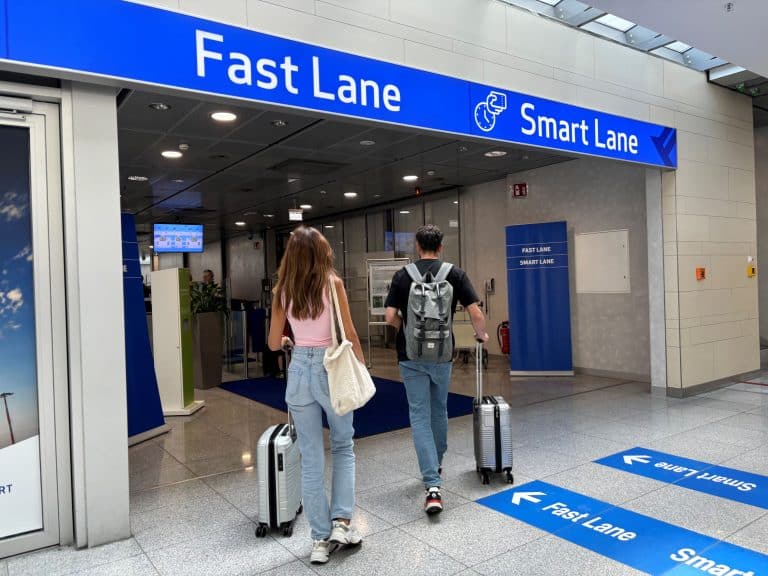 Schnell und stressfrei zur Sicherheitskontrolle: Der Flughafen Stuttgart setzt auf Smart Lane