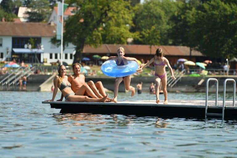TUI-Strandbad-Ranking 2024: Baden-Württemberg auf Platz 1 und 3 – Die beliebtesten Badeorte Deutschlands sind am Bodensee!