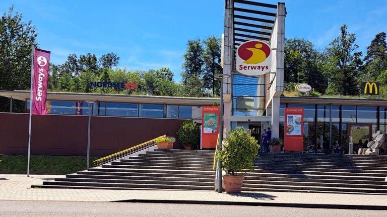 ADAC testet 7 Raststätten: Sindelfinger Wald Süd überzeugt, andere enttäuschen im Südwesten