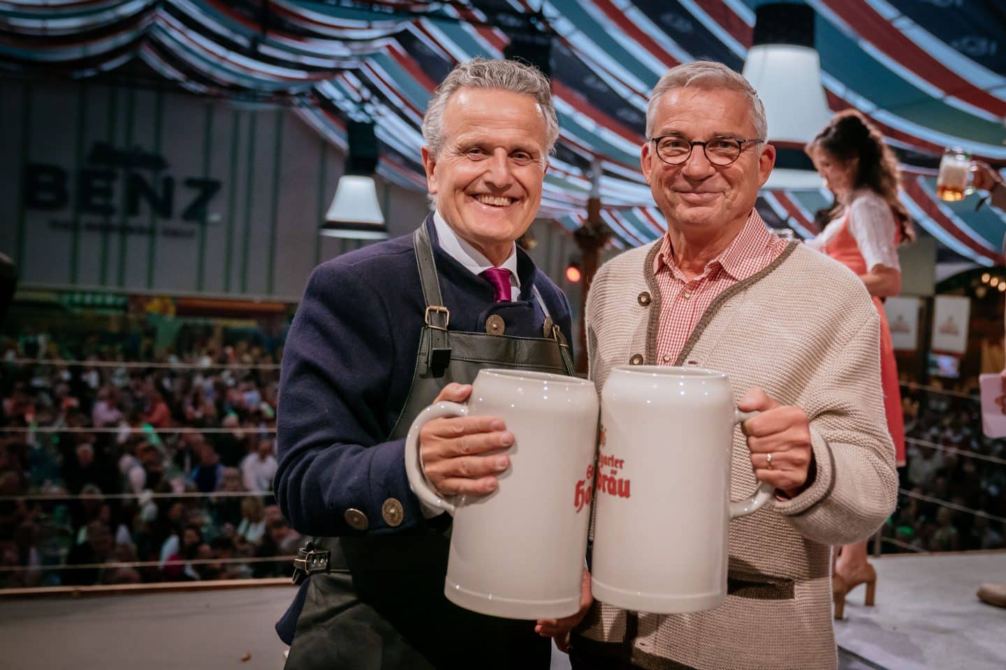 Cannstatter Wasen eröffnet: "O‘zapft is" mit nur 2 Schlägen – doch Kretschmann schwänzt erneut! 240927 TN Eroeffnug Wasen004 1