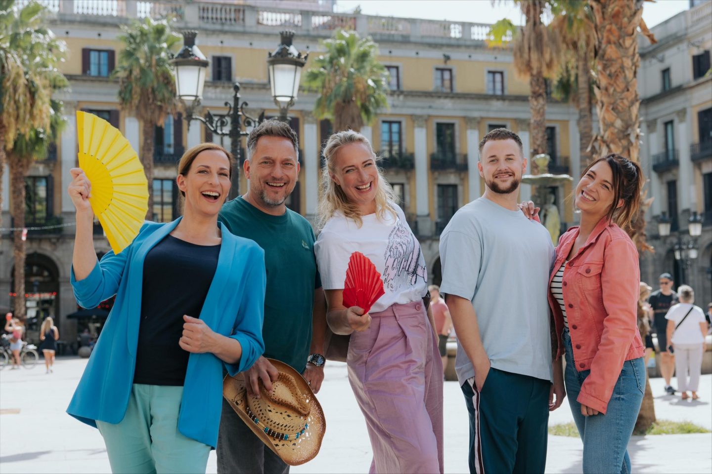 ¡Adiós Berlín, hola Barcelona! – Drehstart für das nächste GZSZ-Special 1 V.l.: Ulrike Frank ("Katrin"), Lars Pape ("Michi"), Eva Mona Rodekirchen ("Maren"), Felix van Deventer ("Jonas") und Iris Mareike Steen ("Lilly")