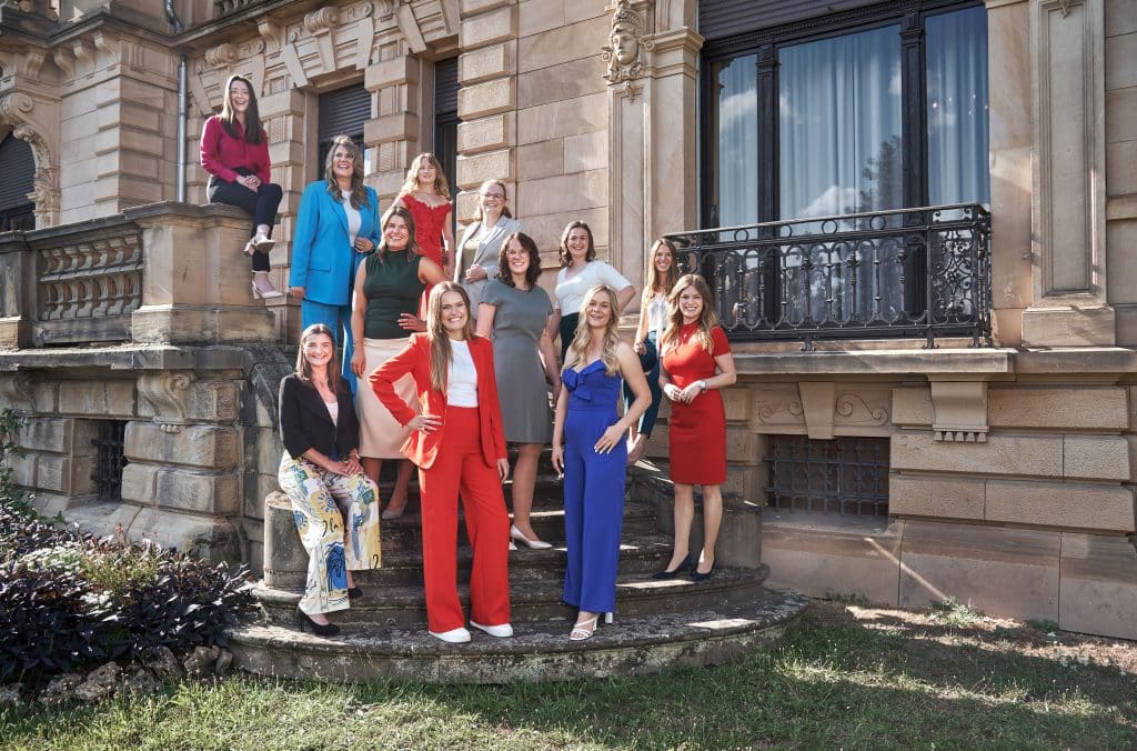 Live im SWR: Wer holt die Krone? Große Spannung vor dem Finale der Wahl zur 76. Deutschen Weinkönigin