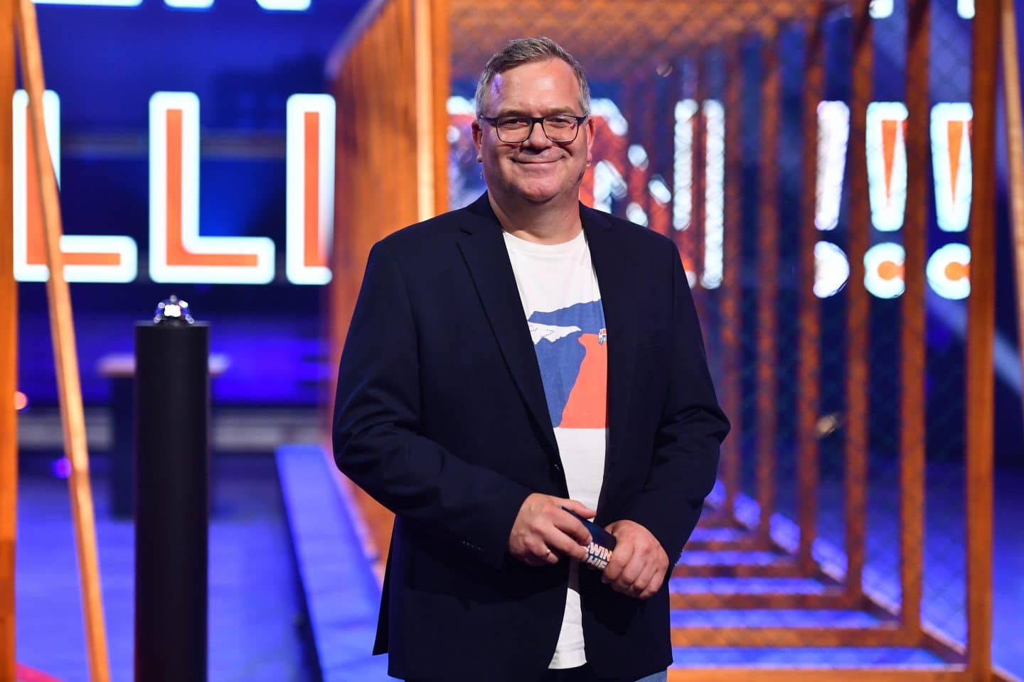 Elton zurück auf der Bühne! Der Kult-Praktikant sorgt bei seinem Comeback für nostalgische Momente und jede Menge Lacher im Studio.






