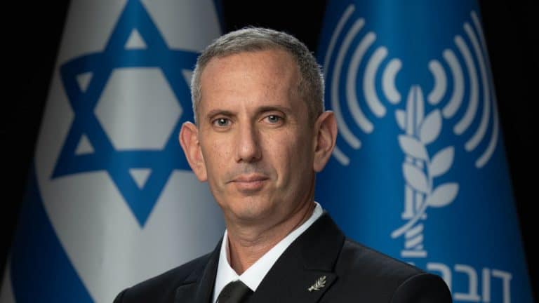 Sprecher der Israelischen Armee RAdm. Hagari: „Hezbollah versteckt Waffen in Schulen und Krankenhäusern!