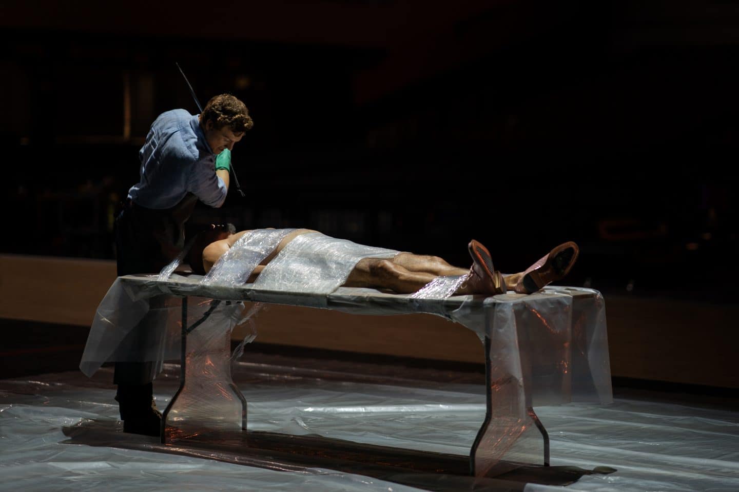 Patrick Gibson als Dexter Morgan in „Dexter: Original Sin“, ab 2024 auf Paramount+ im Stream.