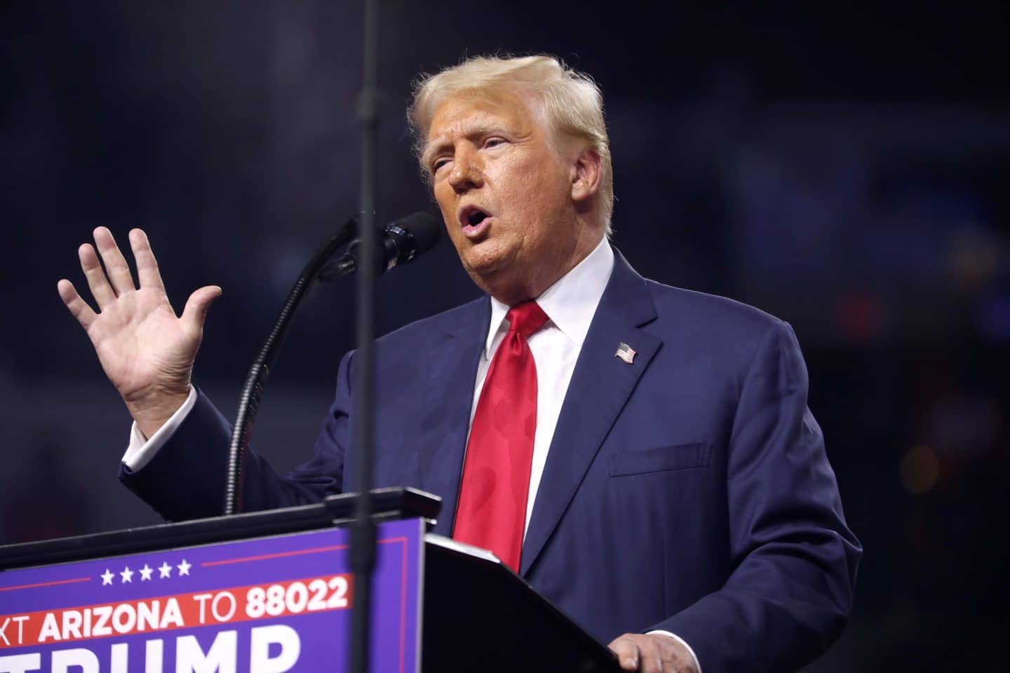 Trump: „Deutschland raubt den USA Jobs und Wohlstand“ – erneut scharfe Kritik bei Wahlkampf in North Carolina