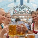 Oktoberfest & Cannstatter Wasen: Die geheime Botschaft der Dirndl-Schleife – Was Ihr Beziehungsstatus wirklich sagt! Oktoberfest & Cannstatter Wasen: Die geheime Botschaft der Dirndl-Schleife – Was Ihr Beziehungsstatus wirklich sagt!