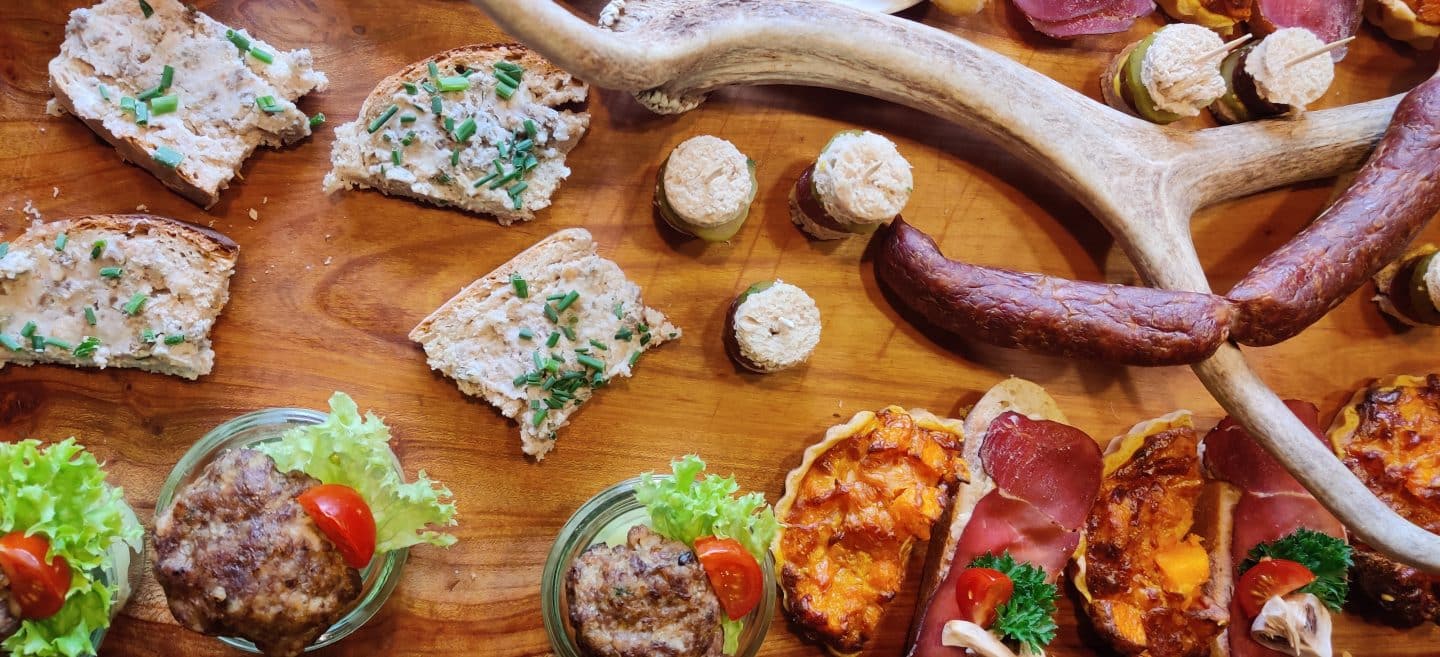 WildeWochen am Bodensee: Regionale Wildgerichte und herbstliche Highlights locken Feinschmecker Rielasingen Worblingen WildeWochen Berggasthof Burg Rosenegg Willdspezialitaeten 414 Nachweis REGIO e.V