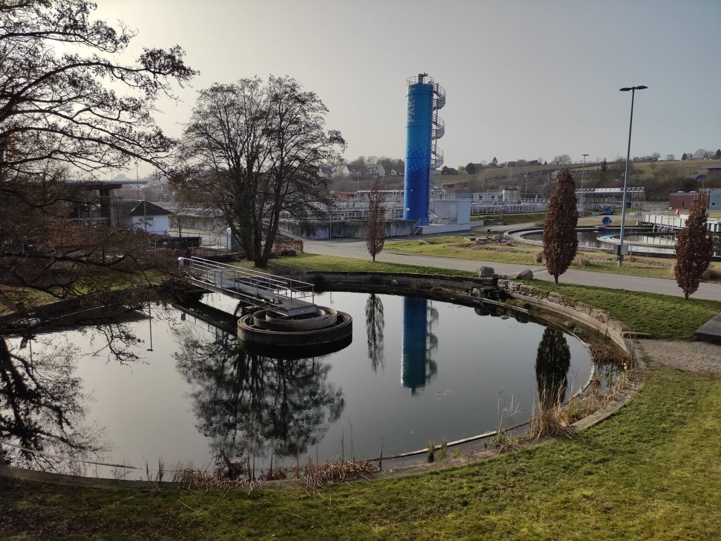 Flüsse in Baden-Württemberg: Unverzichtbare Wasserquelle und Lebensader der Industrie Stuttgart Muehlhausen Hauptklaerwerk 2021 02 24 Mth