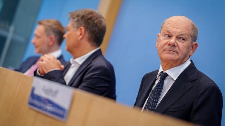 Umfrage: Ampel weiter im Sturzflug: Nur noch 16 Prozent zufrieden! Wähler strafen Regierung ab!
