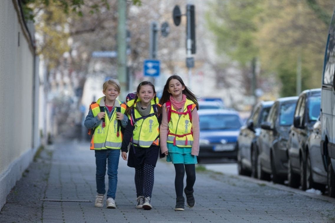 Schulbeginn im Ländle: Jetzt heißt’s aufpassen! Kinder allein auf dem Schulweg
