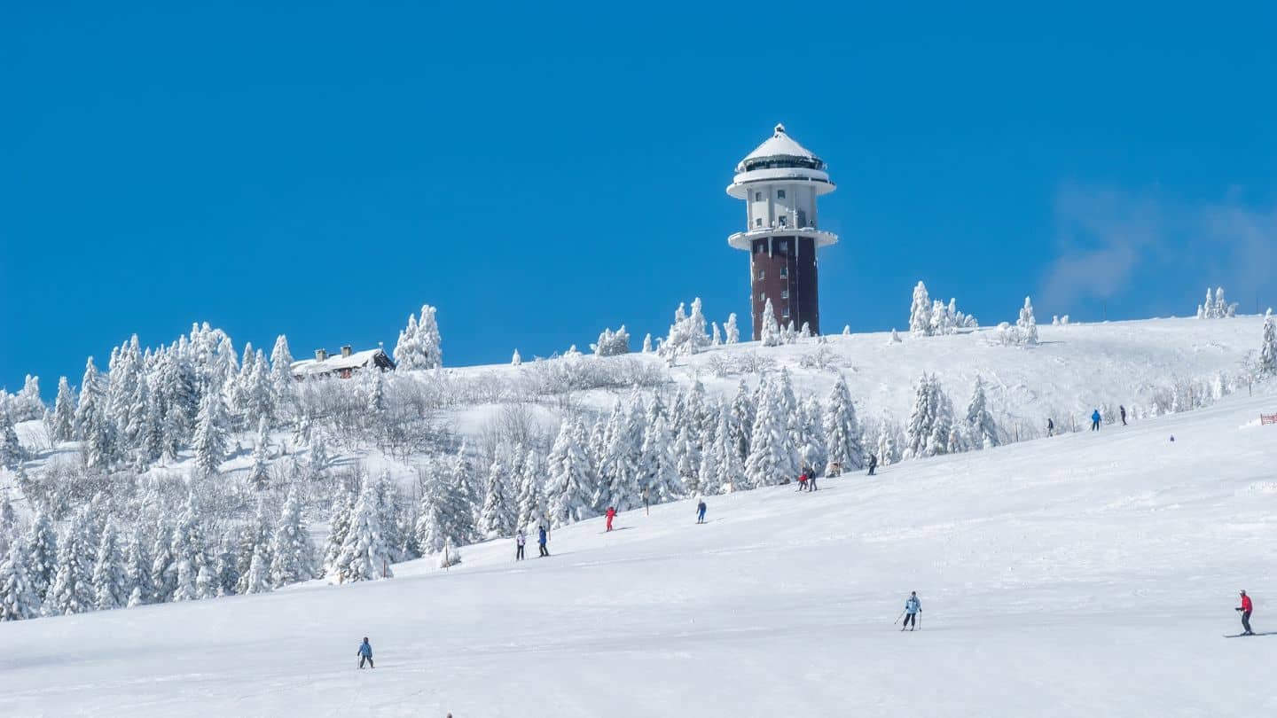 Erster Schnee auf dem Feldberg: Kurzes Wintergastspiel im September