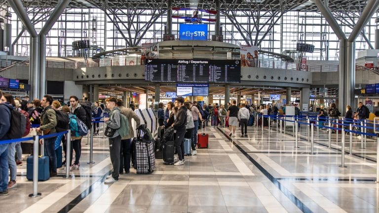 Erfolgreiche Sommerferien am Flughafen Stuttgart: 1,5 Millionen Passagiere sorgen für Hochbetrieb
