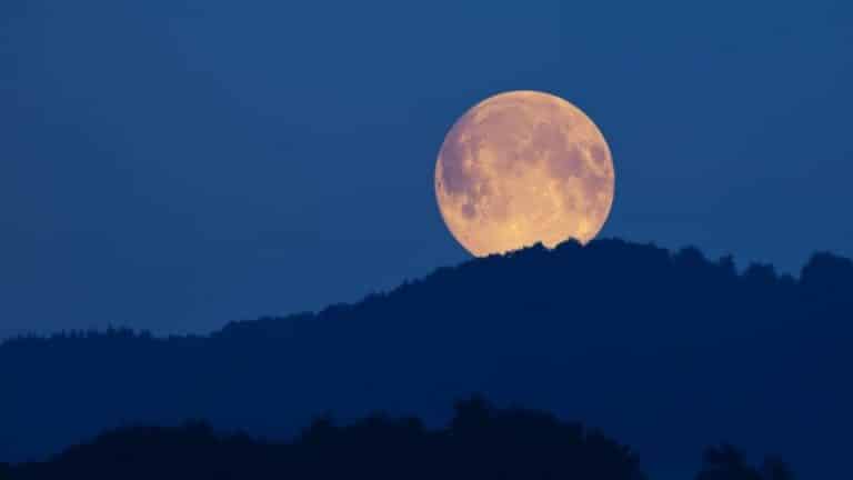 Supermond und Mondfinsternis: Spektakel am Himmel – Wann und wo in Baden-Württemberg?