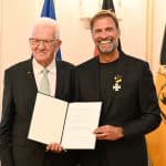 „Sie setzen sich für die ein, die übersehen werden“ – Jürgen Klopp erhält Verdienstorden des Landes Baden-Württemberg „Sie setzen sich für die ein, die übersehen werden“ – Jürgen Klopp erhält Verdienstorden des Landes Baden-Württemberg