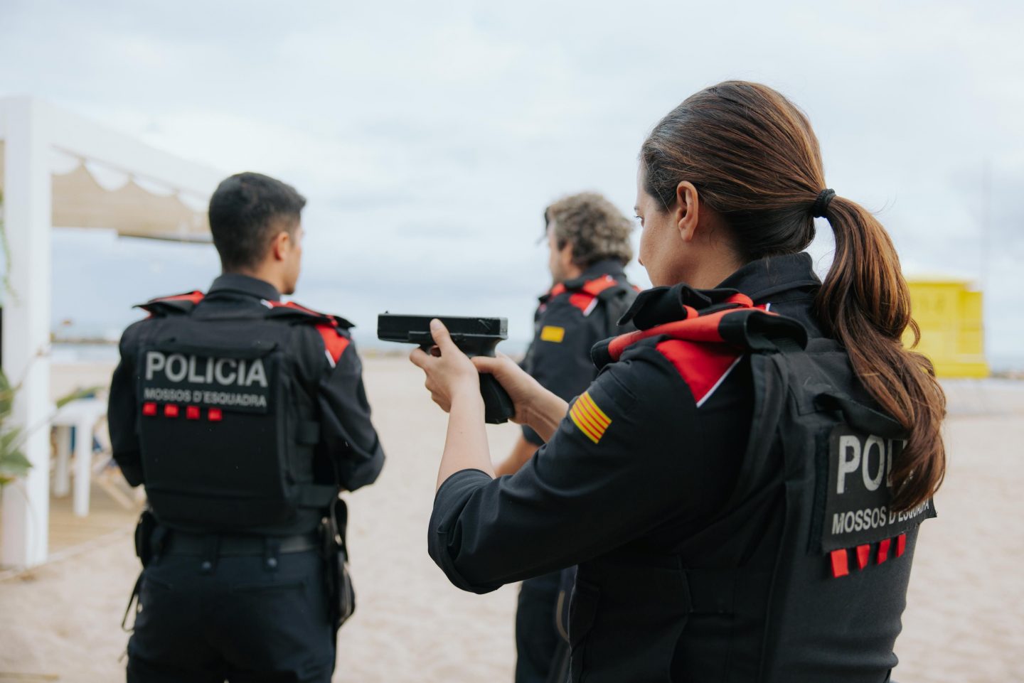 Die Mossos d'Esquadra - die spanische Polizei - greift ins Geschehen ein...