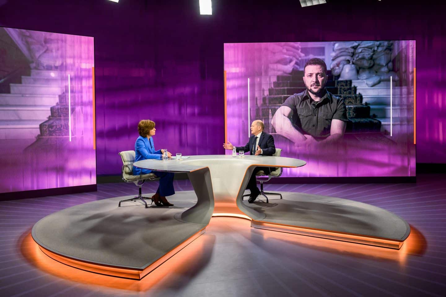 Maybrit Illner, Olaf Scholz