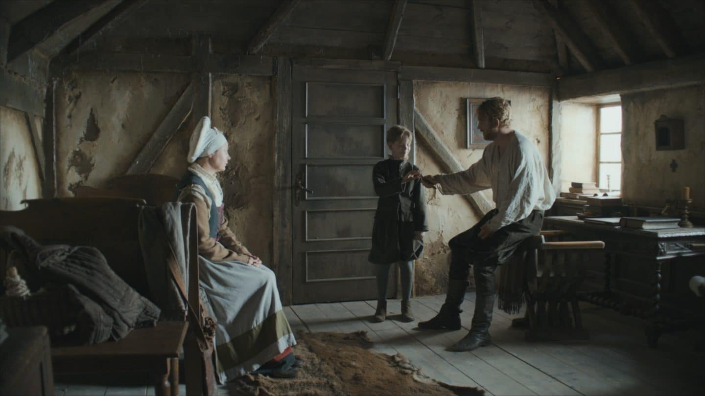 Als Scharfrichter gilt Frantz Schmidt (Lucas Prisor) als "unehrlich". Für seinen Sohn (Toms Otto) heißt das, dass er keine Lehre aufnehmen oder studieren kann.