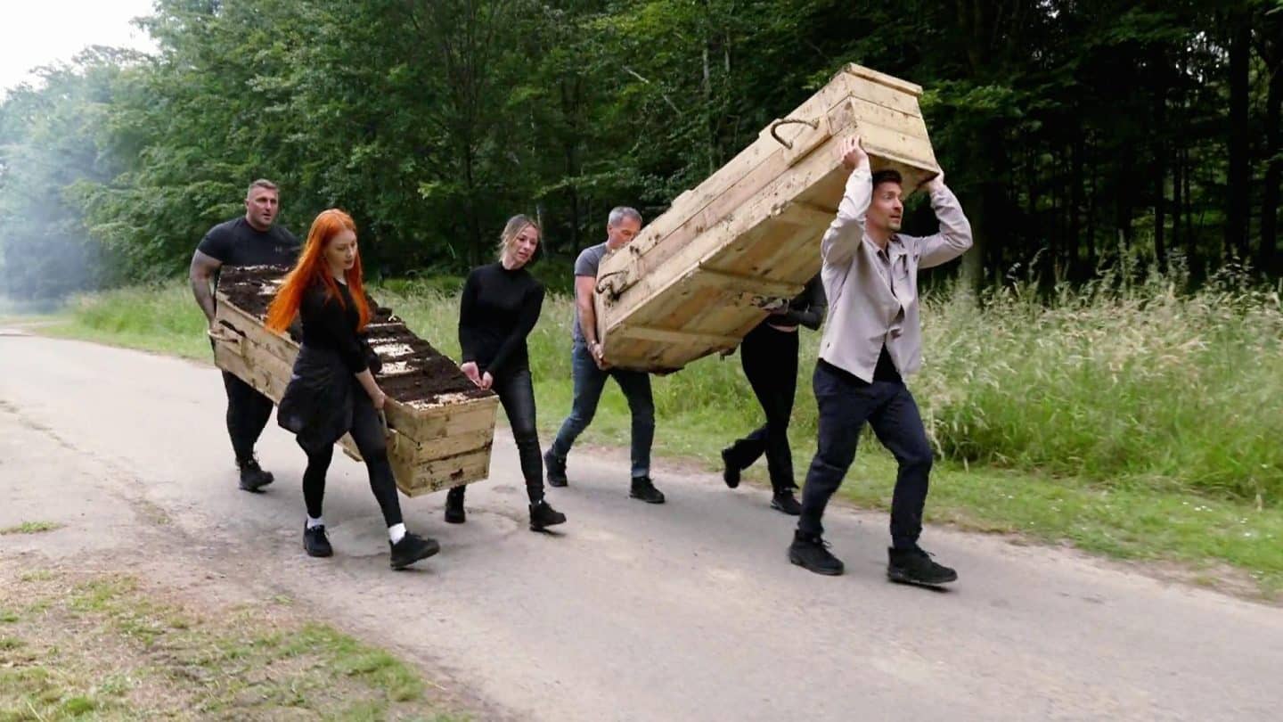 Mission "Lebendig begraben" - (v.l.) Kevin Kuske, Oana Nechiti, Gülcan Kamps, Jan Sosniok, Philipp Boy