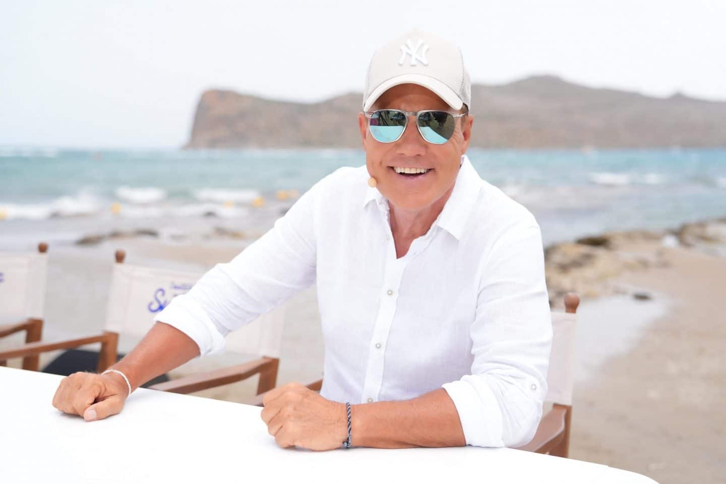 Jurymitglied Dieter Bohlen im Cabana Mare Beach Club, dem ersten Set des Recalls auf Kreta.