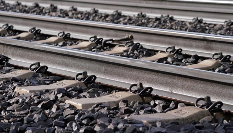 Höllentalbahn bleibt bis Ende 26. Oktober gesperrt: Zeitaufwendige Sicherungsarbeiten verzögern Freigabe