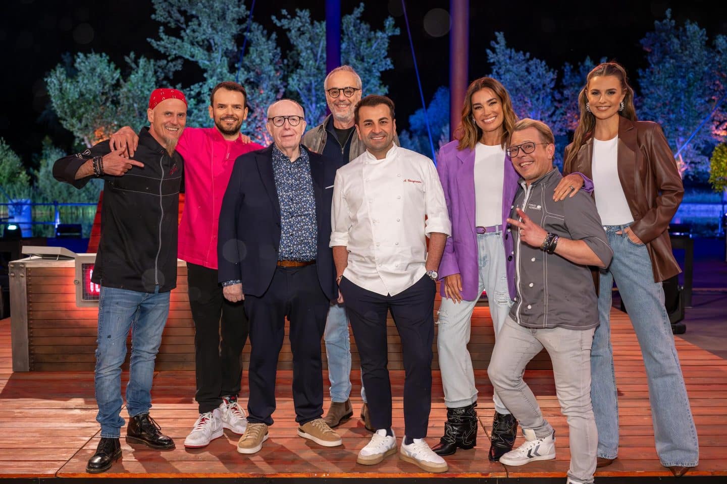 V.l.: Ralf Zacherl, Steffen Henssler, Reiner Calmund, Christian Rach, Ali Güngörmüs, Jana Ina Zarrella, Mario Kotaska, Laura Wontorra
