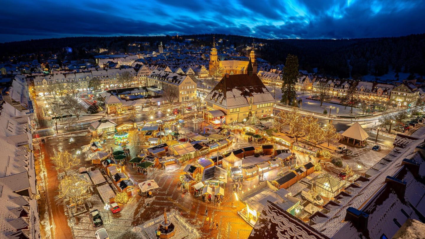 8 besondere Weihnachtsmärkte im Schwarzwald: Festliche Kulisse und magische Erlebnisse