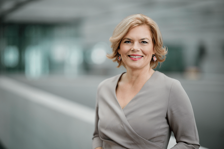 Ein ergebnisloser Industriegipfel sorgt für Frust: Julia Klöckner (CDU) warnt – Ampel-Koalition als Standortgefahr!