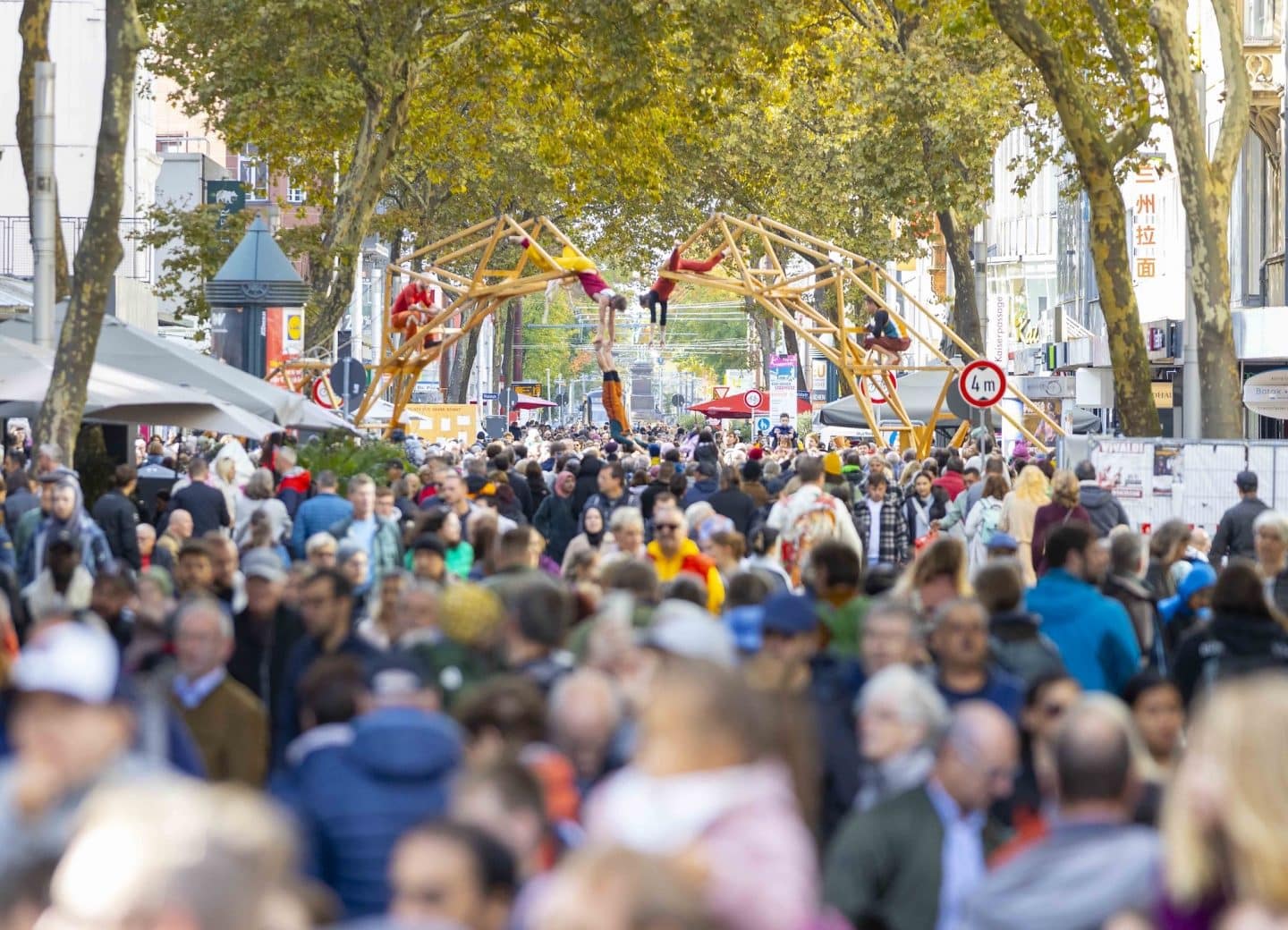 Karlsruhe feiert: Stadtfest begeistert Besucher in der Innenstadt