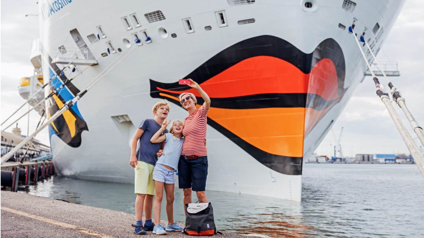 Familienurlaub 2025 mit AIDA: Kinder reisen kostenfrei mit!